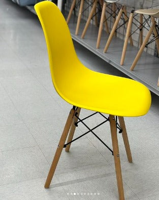 Sillas Tipo Eames: Estilo Icónico con 1 Año de Garantía